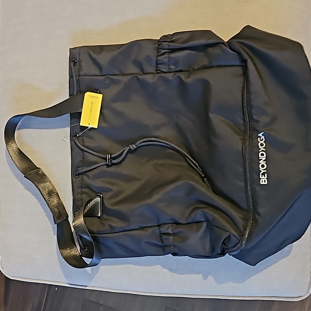 Beyond Yoga - convertible gym bag - nwt